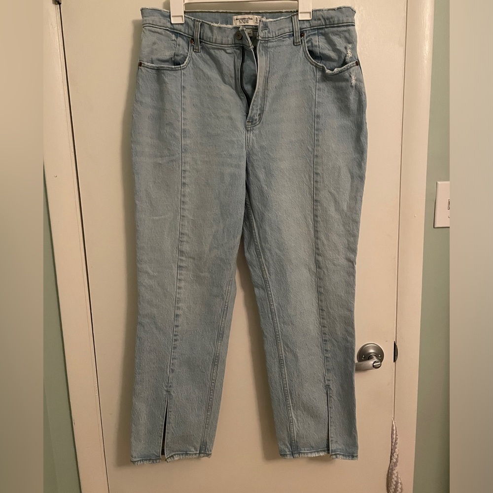 Abercrombie Curve Love Ultra High Rise 90s Straight Jean Light Wash w/ Vent Hem
